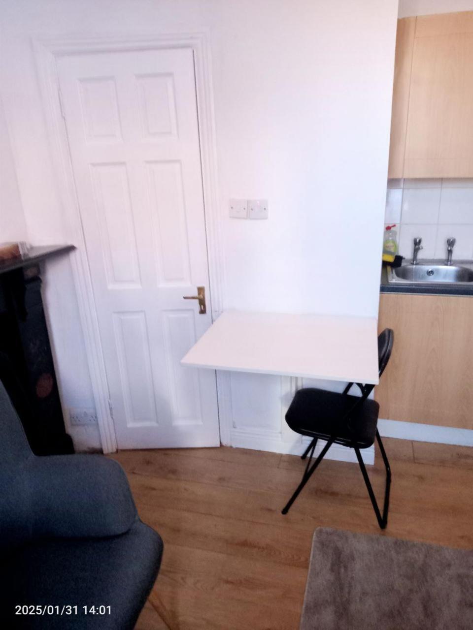 Cabra Park Modern Stay - Dublin — Photos 3